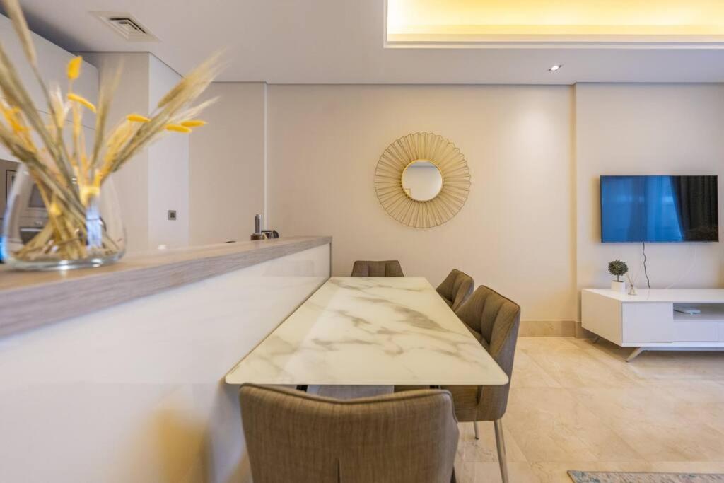 Cozy Beachfront 1 Bedroom Apartment - The 8 Дубай Экстерьер фото